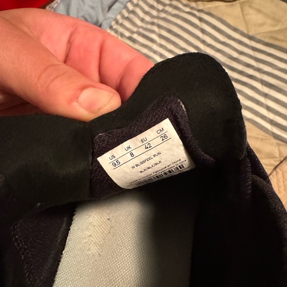 Women’s bliss feel 9.5 shoes. - Picture 2 of 5